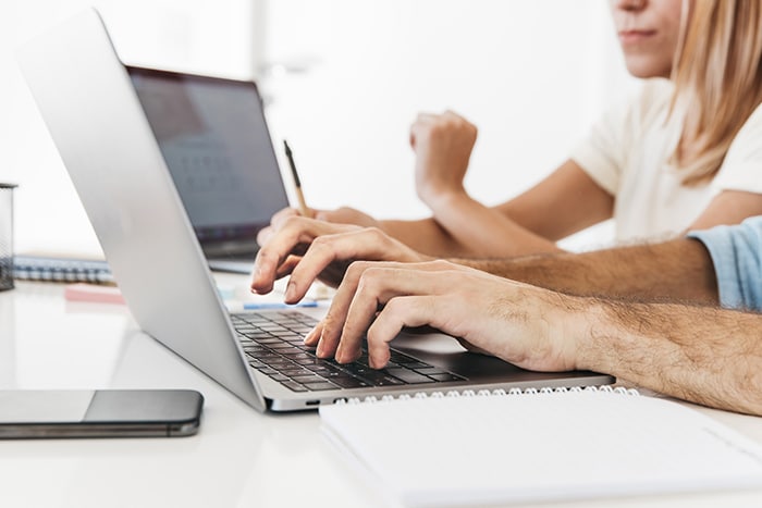 Outil digital adapté : CRM, ERP, GED
